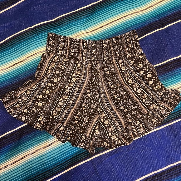 Boho Flowy Shorts - Picture 3 of 4